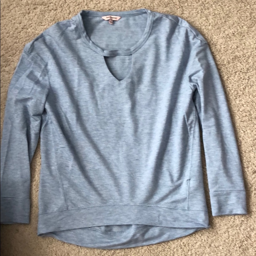 Omg sleeve keyhole shirt